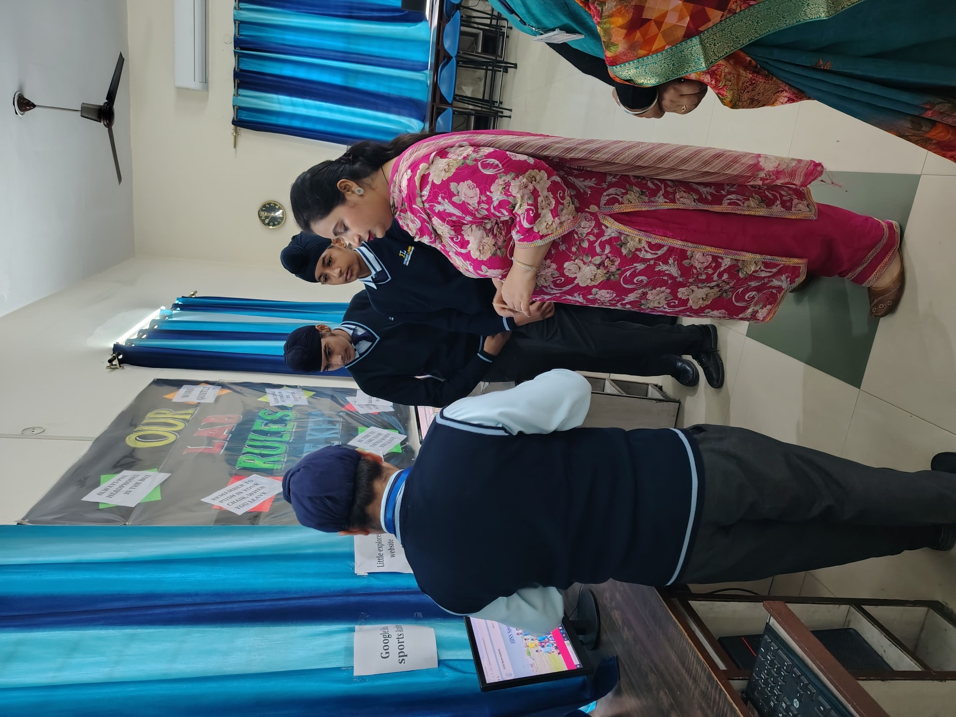 Students presenting computer lab rules and projects